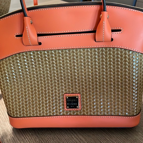Dooney & Bourke Handbags - NWOT Dooney & Bourke handbag
